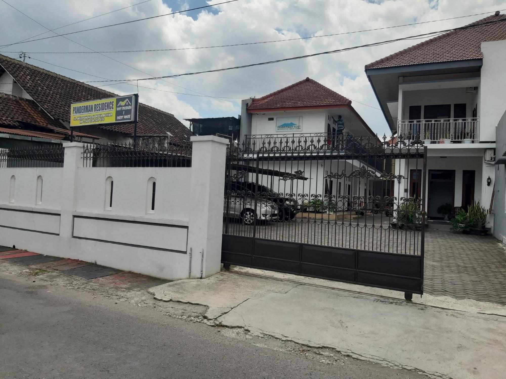 Oyo 2826 Panderman Residence Blitar Экстерьер фото